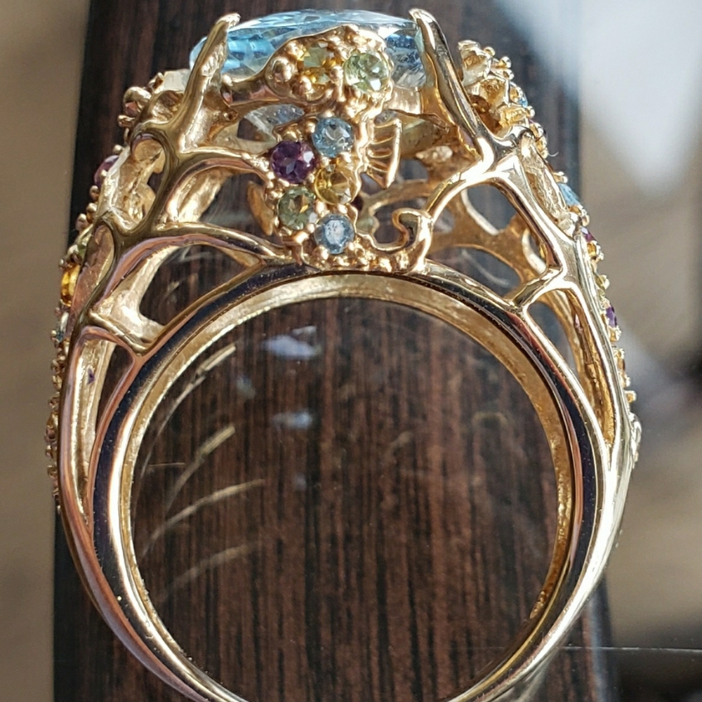 14kt Gold Seahorse Blue Topaz Ring.